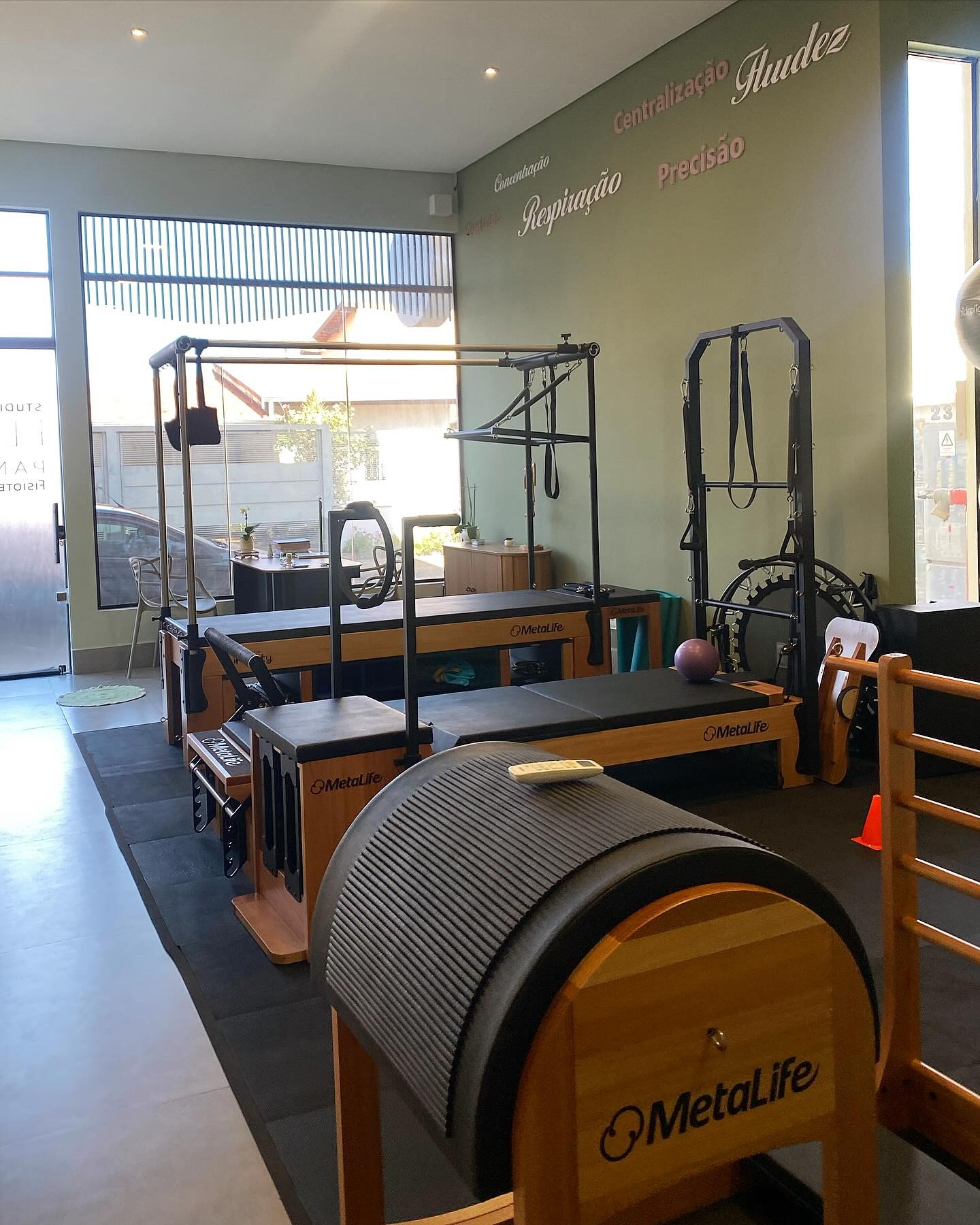Interior do studio de fisioterapia